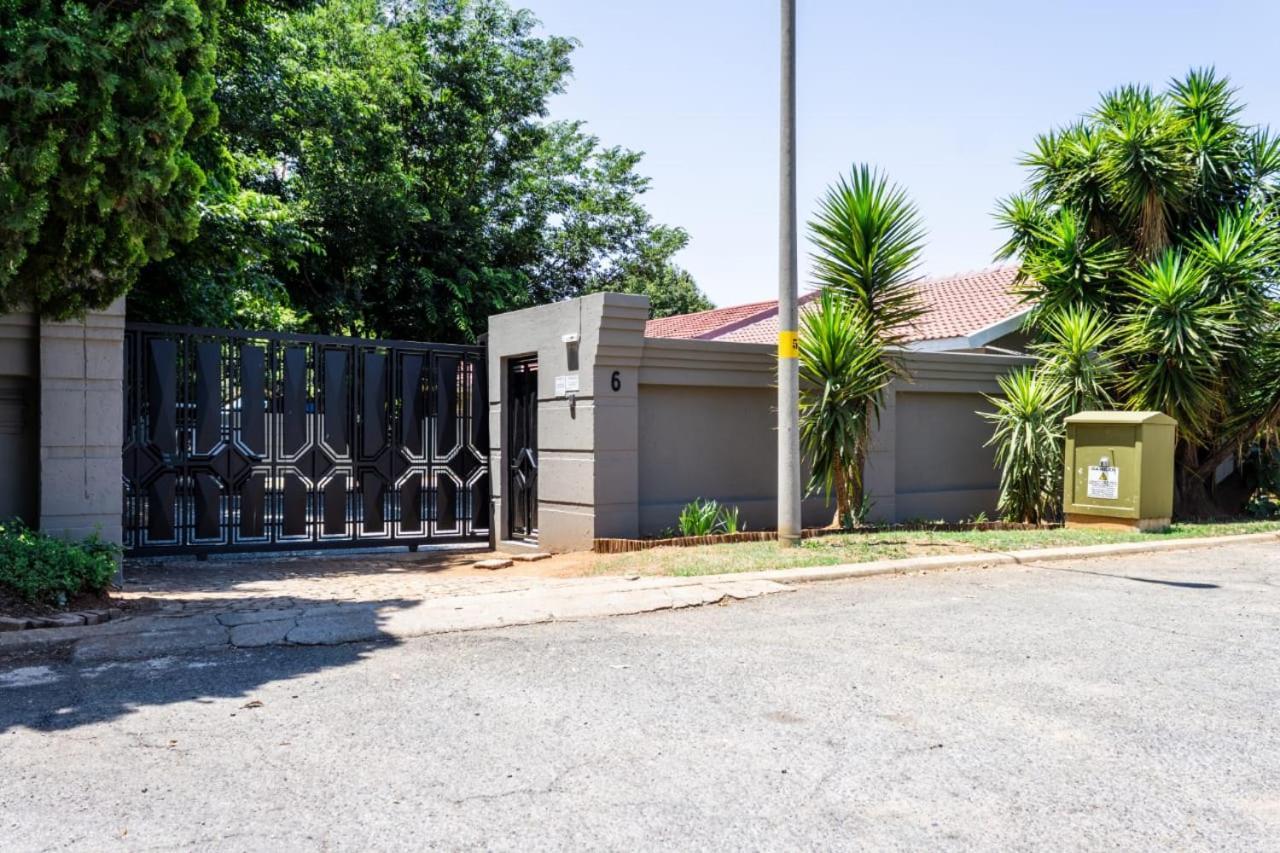 Mykhaya-Your Home Away From Home Kempton Park Exterior foto