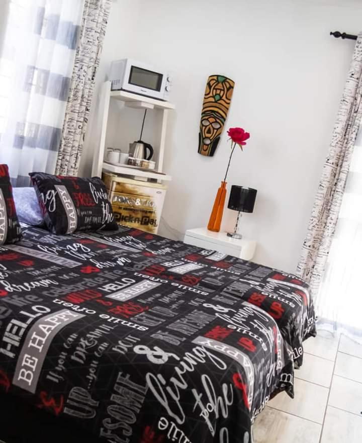 Mykhaya-Your Home Away From Home Kempton Park Exterior foto