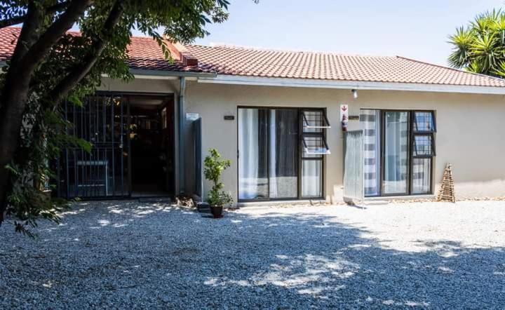 Mykhaya-Your Home Away From Home Kempton Park Exterior foto